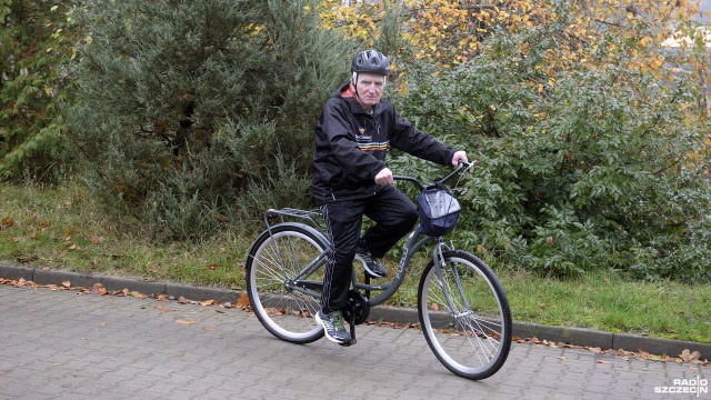 Ma 71 lat i kondycję nastolatka - przejechał na rowerze wszystkie gminy w Zachodniopomorskiem i to w szczytnym celu.