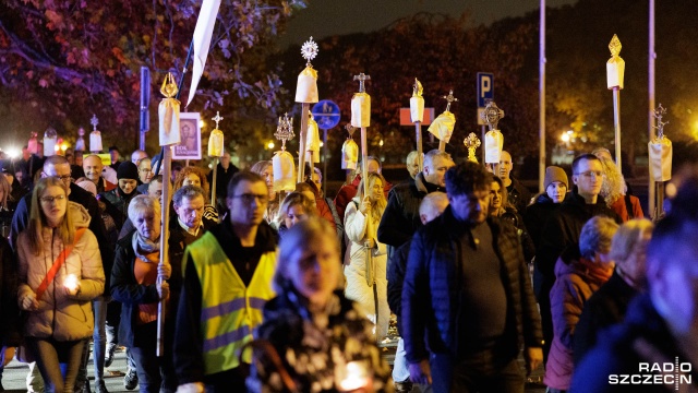 Procesja ze Świętymi przeszła ulicami Szczecina. Po raz 5. odbyła się w wigilię uroczystości Wszystkich Świętych obchodzonej w Kościele Katolickim.