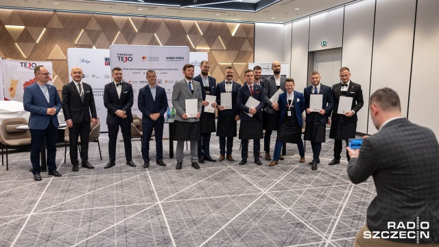 Umiejętność dobierania wina do potraw, komunikacja z klientem i schludny wygląd - trwa finał regionalnych zawodów sommelierów w szczecińskim hotelu Marriott.