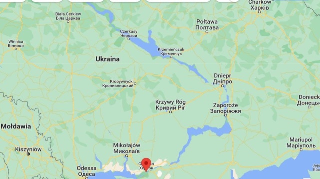 Personel, sprzęt, amunicja są ewakuowane na prawy brzeg Dniepru. Serhij Chlań, zastępca chersońskiej rady obwodowej powiedział, że Rosjanie formując linię obronę jednocześnie opuszczają miasto.