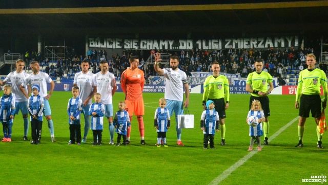 Pomimo pięciu meczów bez wygranej, Kotwica Kołobrzeg kończy piłkarski rok jako sensacyjny lider II ligi. Czy beniaminek znad morza może mówić jednak o niedosycie