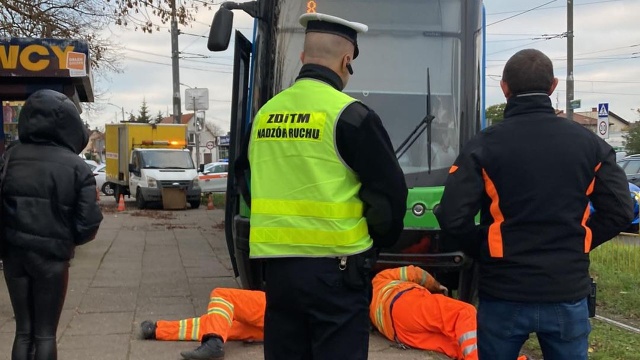 Uwaga pasażerowie szczecińskiej komunikacji miejskiej - mamy poranne problemy związane z linią tramwajową numer 8, o czym informuje nas czujny motorniczy.