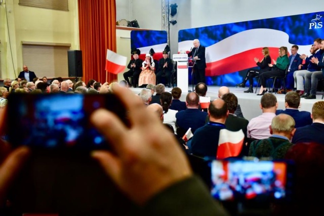 Polska pomaga Ukrainie kierując się empatią i własnym interesem - powiedział Jarosław Kaczyński.