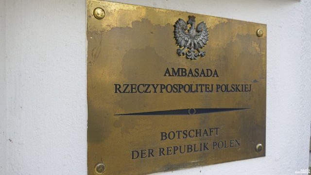 6 grudnia odbędzie się symboliczne zawieszenie wiechy nad nowym gmachem polskiej ambasady w Berlinie - przekazała rzeczniczka placówki Magdalena Szuber-Zasacka. Budowa budynku rozpoczęła się dwa lata temu.