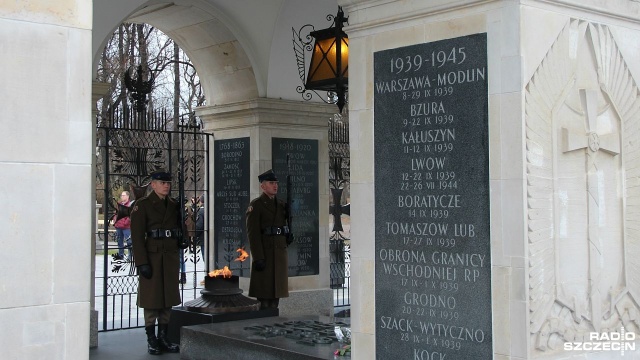 W Warszawie, przy Grobie Nieznanego Żołnierza na placu Piłsudskiego, zakończyły się centralne obchody 80. rocznicy wybuchu Powstania Zamojskiego.