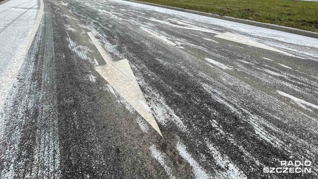 Uwaga na śliskie nawierzchnie. Jak ostrzega IMGW, na drogach czeka nas szklanka - temperatura po południu spadnie poniżej 0 stopni Celsjusza.