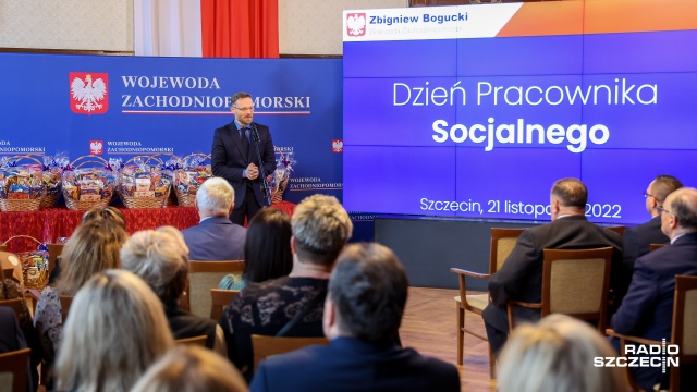 Są słabo opłacani, ale potrafią swoim podopiecznym zapewnić drugi dom. Dziś obchodzimy Dzień Pracownika Socjalnego.