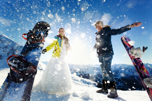 Zarówno narty, jak i snowboard ma tyle samo zwolenników, co i przeciwników. Która aktywność jest łatwiejsza Większe bezpieczeństwo zapewniają narty A może jednak to snowboard zwiększy nasze bezpieczeństwo na stoku To bardzo często pojawiające się pytania. Chciałbyś poznać na nie odpowiedzi Zachęcamy do krótkiej lektury