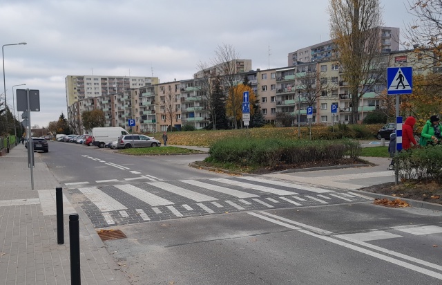 Będzie bezpieczniej na prawobrzeżu Szczecina. Kolejnych pięć wyniesionych przejść dla pieszych powstało na ulicach osiedli Słonecznego i Majowego.
