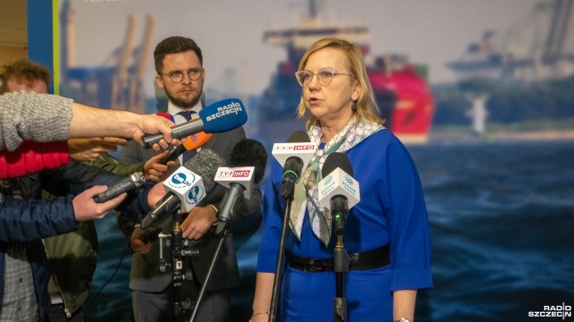 Minister klimatu i środowiska Anna Moskwa powiedziała, że opracowanie unijnego dokumentu wprowadzającego maksymalną cenę gazu jest obecnie priorytetem.