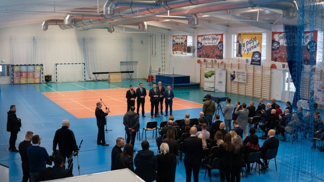 Studenci Akademii Nauk Stosowanych w Wałczu mają do dyspozycji nową halę sportową. W czwartek uroczyście i oficjalnie oddano obiekt po gruntownej modernizacji.