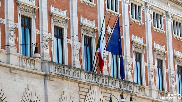 Władze włoskie zgodziły się przyjąć trzy statki ratunkowe międzynarodowych organizacji pozarządowych z blisko pięciuset pięćdziesięcioma migrantami. Wśród nich znajduje się ponad 150 nieletnich bez opieki.