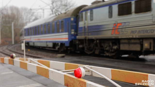 W południe czasu lokalnego z Wilna wyruszył pierwszy pociąg, którym można dojechać do Warszawy i Krakowa.