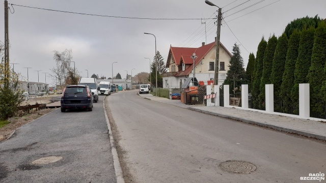Bulwar spacerowy nad wodą, nowa jezdnia, chodniki i ścieżka rowerowa, to największa inwestycja na świnoujskiej wyspie Karsibór, jaka w piątek została przekazana do użytku.