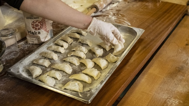 Tysiąc pierogów dla bezdomnych ulepili uczniowie Zespołu Szkół Rzemieślniczych w Szczecinie.