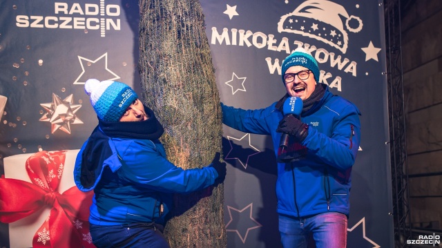 Radio Szczecin rozdaje choinki. Zapraszamy Was przed naszą siedzibę, która mieści sie przy al. Wojska Polskiego 73.
