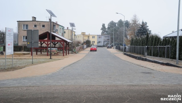 Modernizacja ulicy Zakładowej w Gronowie, oddanie nowego placu przy Urzędzie Gminy oraz gruntowny remont ulicy Kwiatowej ze strefą relaksu dla mieszkańców.