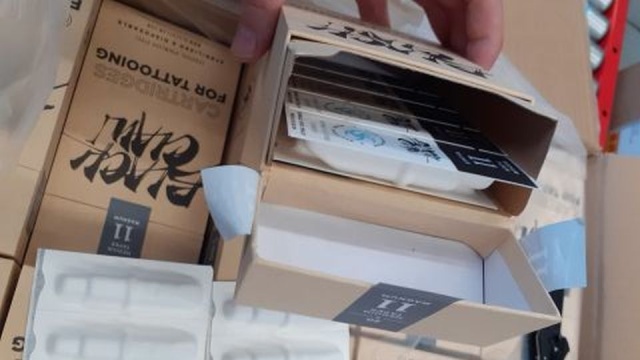 Coraz częściej funkcjonariusze Służby Celno-Skarbowej z Oddziału Celnego przy Poczcie Polskiej w Szczecinie trafiają na nielegalnie sprowadzane niebezpieczne produkty z branży medyczno-kosmetycznej.