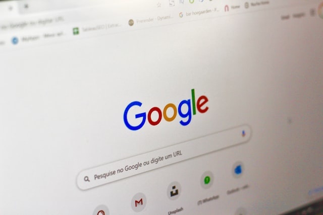 Jaka wyszukiwarka pozwoliła ci trafić na ten artykuł Bo 97 użytkowników wykorzystało do tego Google To najpopularniejsze narzędzie do znajdowania interesujących nas treści. Wykorzystaj tę wiedzę, by zareklamować swój sklep lub usługi, trafić do nowych klientów i zwiększyć wyniki sprzedaży. Sprawdź, czym jest Google Ads i jak pomoże ci rozwinąć swój biznes.