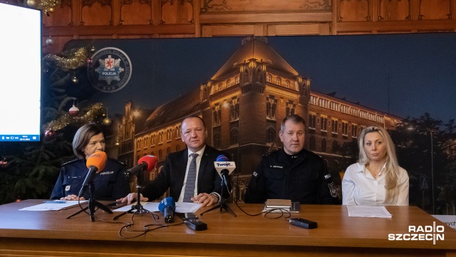 Komenda Wojewódzka Policji w Szczecinie podsumowała pierwszy rok realizacji projektu, który miał na celu między innymi wzmocnienie współpracy organów ścigania w przeciwdziałaniu i wykrywaniu handlu ludźmi, nielegalnej migracji i przemocy ze względu na płeć.