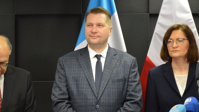 Wprowadzenie nowego przedmiotu Historia i teraźniejszość do szkół ponadpodstawowych to zdaniem ministra edukacji i nauki, Przemysława Czarnka jedno z najważniejszych prac resortu, które udało się zrealizować w kończącym się roku.