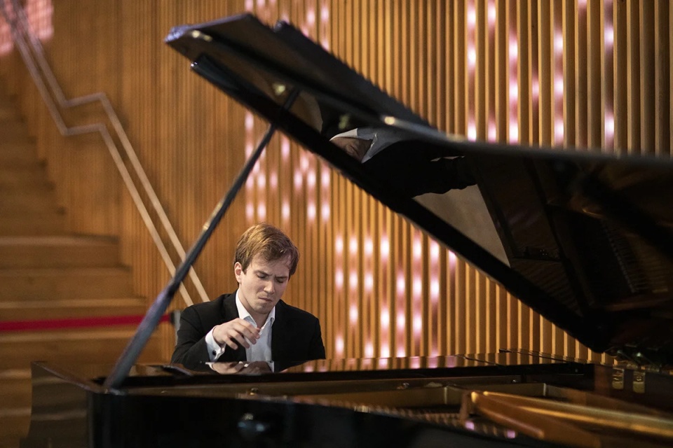 Polski pianista Andrzej Wierciński na Expo 2020 w Dubaju [ZDJĘCIA]