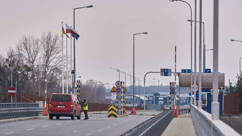 Łącznie od początku rosyjskiej inwazji na Ukrainę, do naszego kraju wjechało około 2 milionów 700 tysięcy uchodźców. źródło: https://twitter.com/Straz_Graniczna