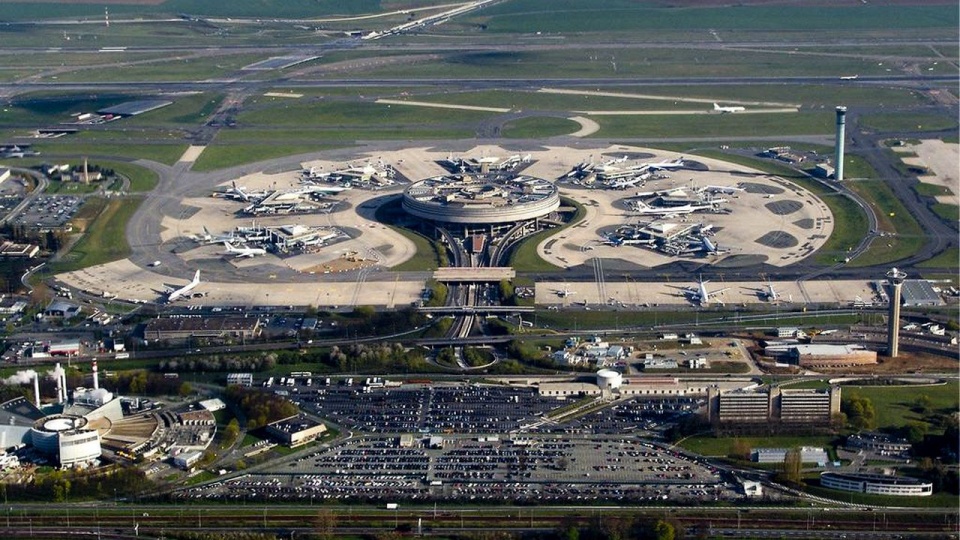 Port lotniczy Paryż-Roissy-Charles de Gaulle, największy port lotniczy we Francji. Fot. Wikipedia / Dmitry Avdeev (CC-BY 3.0)