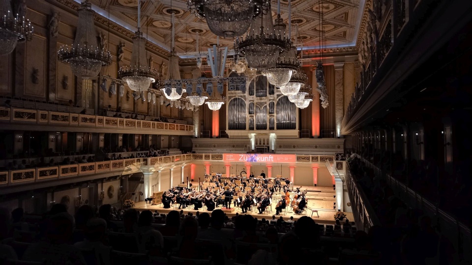 International Lutosławski Youth Orchestra pod dyrekcją Ayyuba Guliyeva w Konzerthaus w Berlinie. Fot. Materiały prasowe Filharmonii w Szczecinie