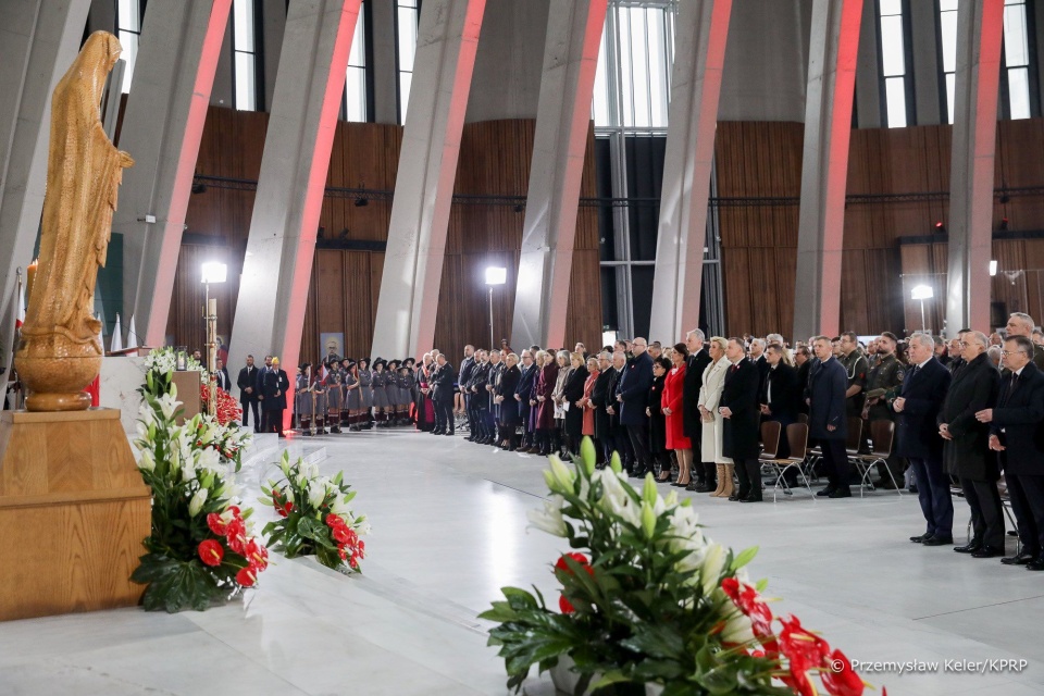 Para prezydencka wzięła też udział w uroczystej mszy za ojczyznę w Świątyni Opatrzności Bożej. Fot. www.prezydent.pl/Przemysław Keler/KPRP