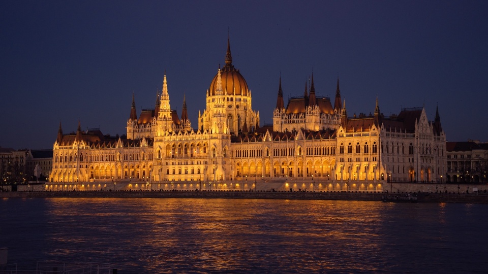Parlament Węgiel. Fot. Leonhard Niederwimmer / pixabay.com (domena publiczna)