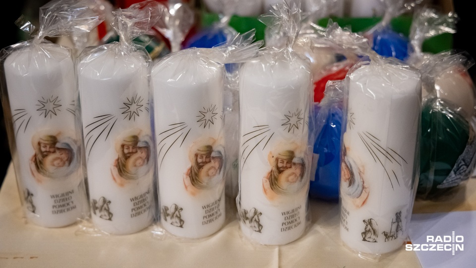 Świąteczna pomoc dla dzieci i rodzin. Caritas rozprowadza wigilijne świece [WIDEO, ZDJĘCIA]