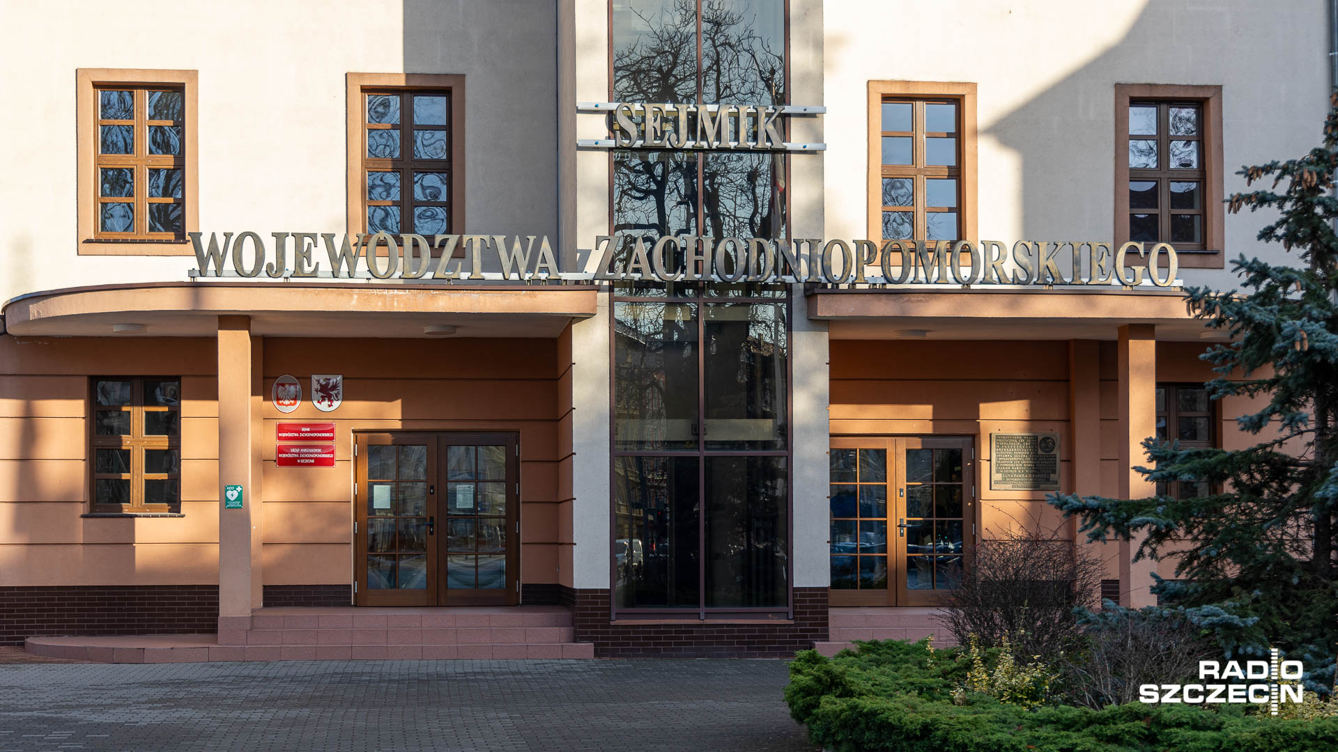 Wsparcie szczecińskiego programu in vitro, przystąpienie do unijnego projektu trasy rowerowej Berlin-Szczecin-Kołobrzeg czy dotacja dla gminy Choszczno na utworzenie Regionalnego Centrum Szkoleniowego Ochotniczej Straży Pożarnej - to niektóre uchwały, jakie przegłosowali w środę radni zachodniopomorskiego sejmiku.