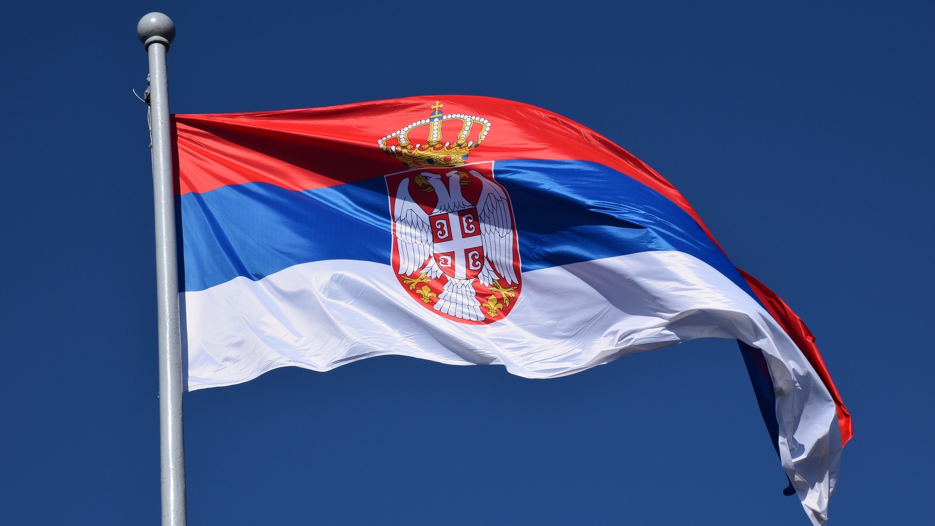 Serbska opozycja zorganizowała w sobotę największą, jak do tej pory manifestację, w czasie której domaga się unieważnienia przeprowadzonych niedawno wyborów parlamentarnych i samorządowych. Tysiące ludzi wysłuchało przemówień polityków, a potem przeszło pod Trybunał Konstytucyjny.
