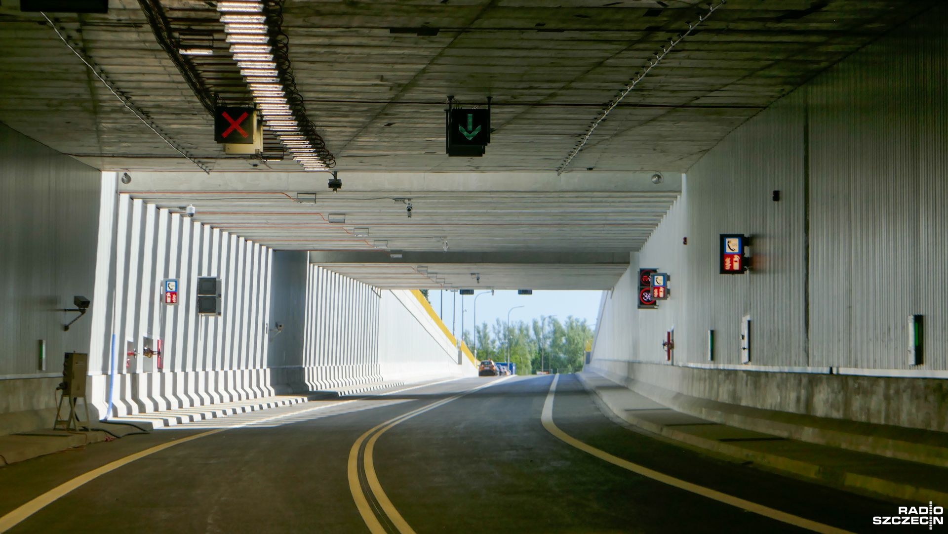 Lato Kierowców: Ruch i bezpieczeństwo w tunelu