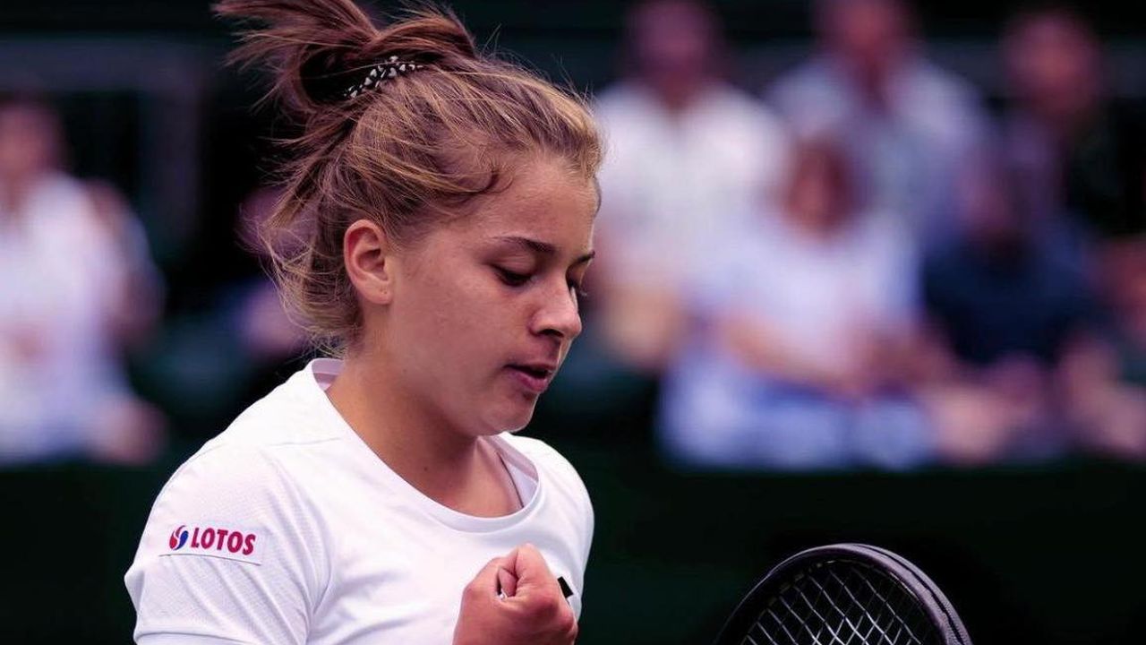 Maja Chwalińska awansowała do 18 finału tenisowego turnieju French Open w Paryżu. Polka w trzeciej rundzie pokonała Greczynkę Marię Sakkari 1:6, 6:3, 6:2.