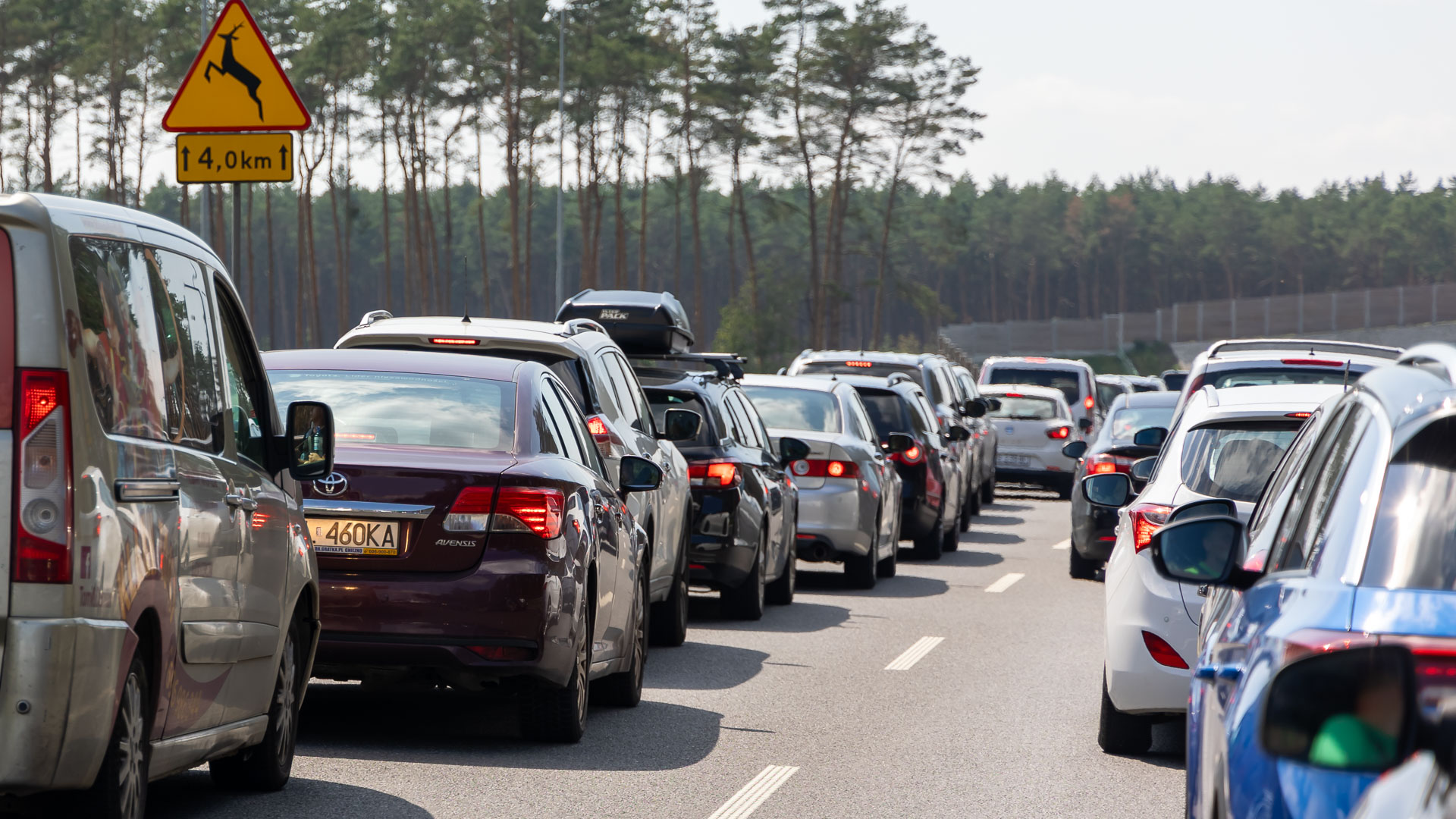 Zakorkowana autostrada A6 w obu kierunkach. Przed węzłem Rzęśnica doszło do pierwszej stłuczki - za węzłem, w stronę Szczecina - do drugiego zderzenia.
