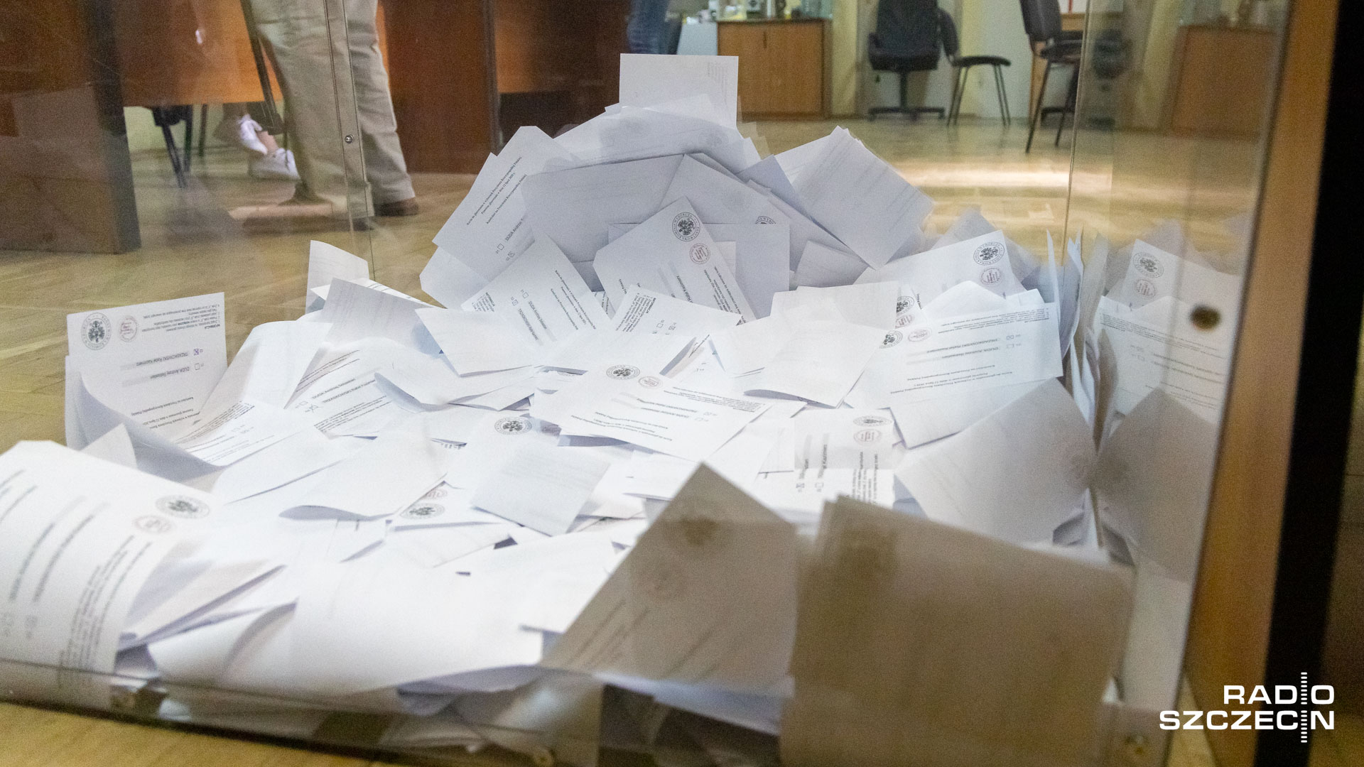 O godzinie 7:00 we Francji otwarto lokale wyborcze, w których polscy obywatele mogą wziąć udział w wyborach parlamentarnych oraz w referendum.