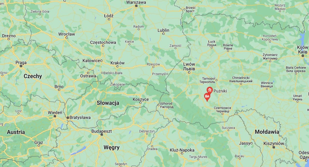 Zbiorowy grób Polaków odnaleziony w Puźnikach na Ukrainie powinien zostać jak najszybciej upamiętniony, a ciała ofiar poddane ekshumacji - uważa profesor Grzegorz Motyka z Instytutu Pamięci Narodowej.