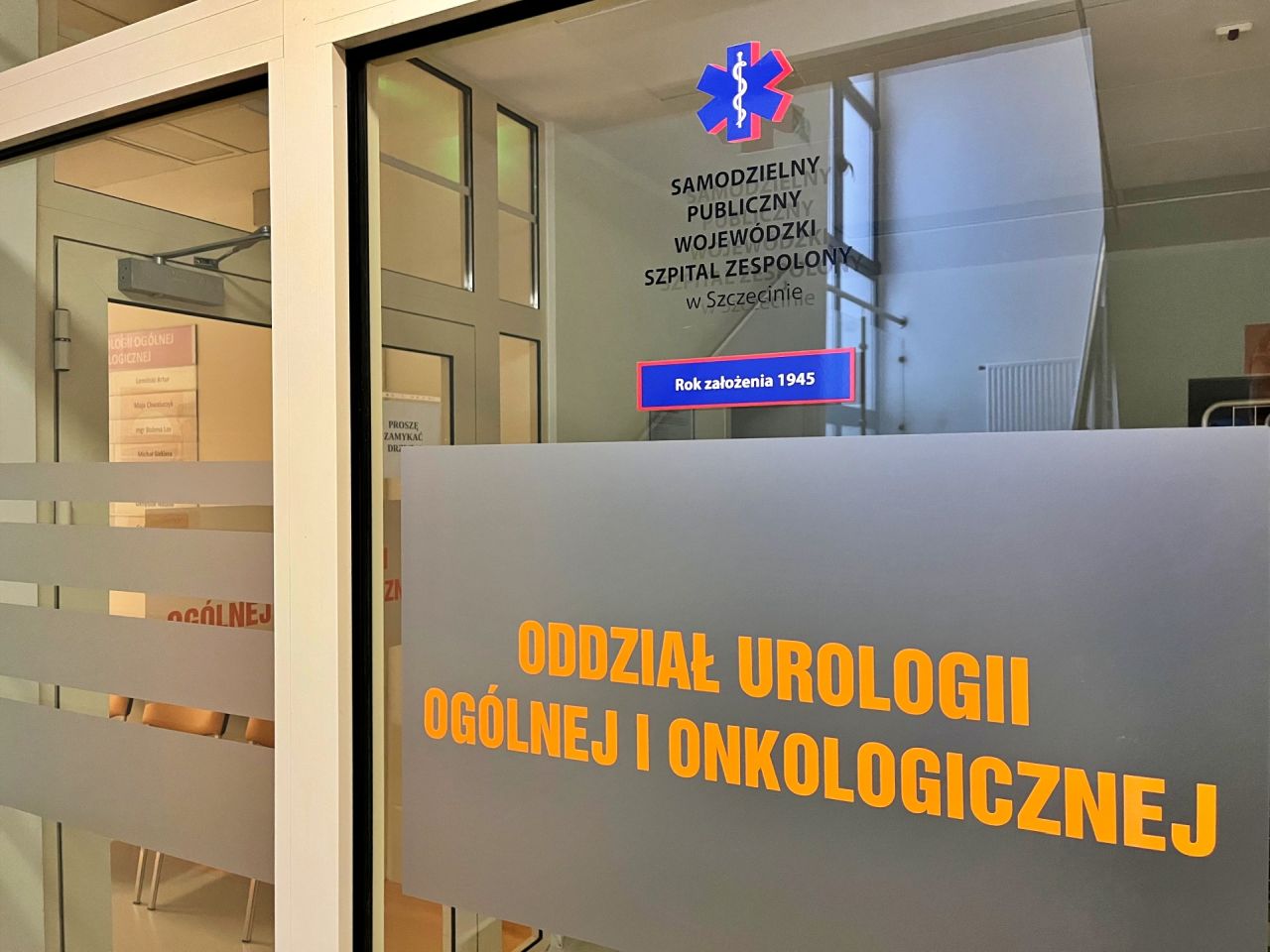 Częstsze oddawanie moczu, ból lub pieczenie podczas jego oddawania, obecność krwi w moczu czy ból w dolnej części pleców. To mogą być objawy raka prostaty.