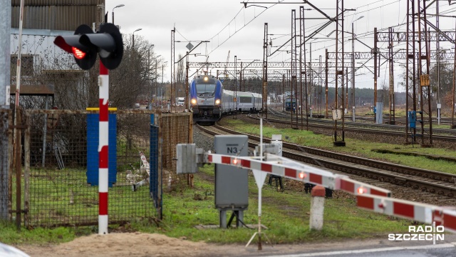 Fot. Robert Stachnik [Radio Szczecin] PKP: jest dużo przypadków łamania przepisów na przejazdach kolejowo-drogowych [WIDEO, ZDJĘCIA]