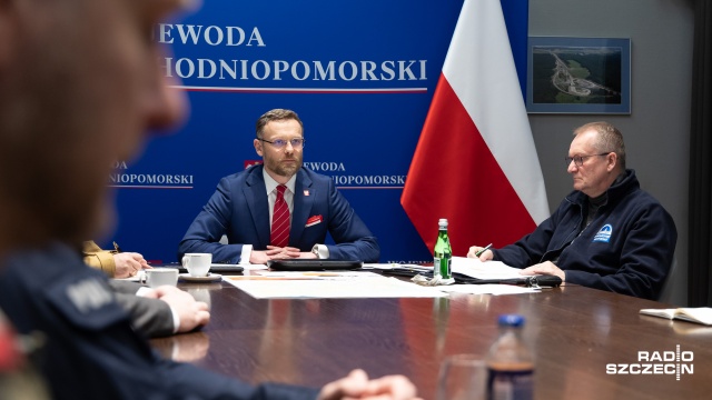 Fot. Robert Stachnik [Radio Szczecin] Posiedzenie sztabu kryzysowego ws. orkanu. Wojewoda: służby są gotowe do działań [WIDEO, ZDJĘCIA]