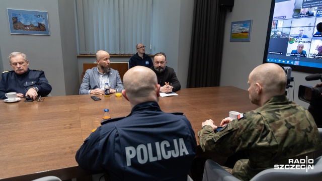 Fot. Robert Stachnik [Radio Szczecin] Posiedzenie sztabu kryzysowego ws. orkanu. Wojewoda: służby są gotowe do działań [WIDEO, ZDJĘCIA]
