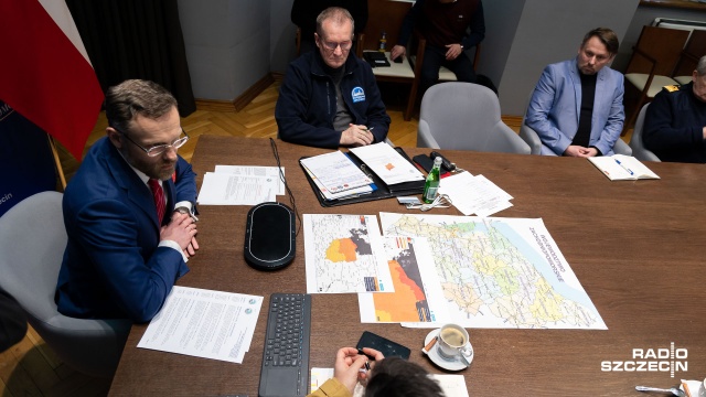 Fot. Robert Stachnik [Radio Szczecin] Posiedzenie sztabu kryzysowego ws. orkanu. Wojewoda: służby są gotowe do działań [WIDEO, ZDJĘCIA]