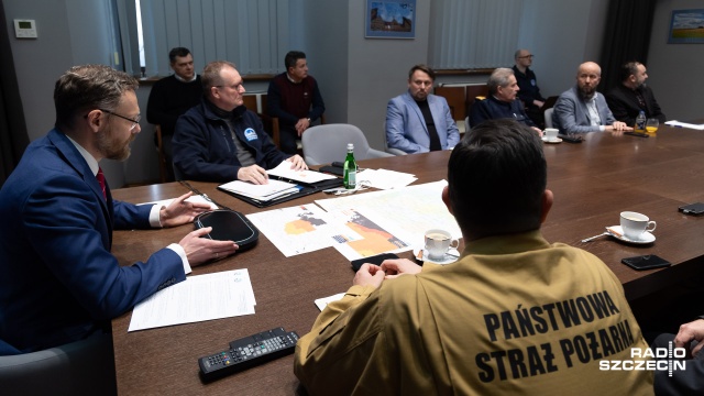 Fot. Robert Stachnik [Radio Szczecin] Posiedzenie sztabu kryzysowego ws. orkanu. Wojewoda: służby są gotowe do działań [WIDEO, ZDJĘCIA]