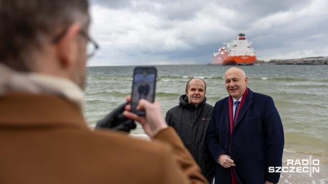 Fot. Robert Stachnik [Radio Szczecin] Pierwsza dostawa LNG gazowcem "Lech Kaczyński" [WIDEO, ZDJĘCIA]