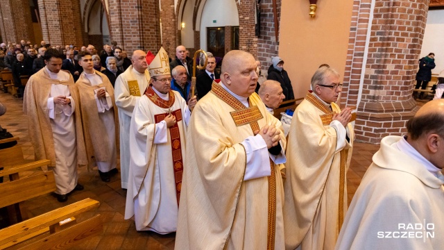 Fot. Robert Stachnik [Radio Szczecin] Wielkoczwartkowy obrzęd umycia nóg w Archikatedrze [ZDJĘCIA]