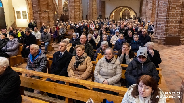 Fot. Robert Stachnik [Radio Szczecin] Wielkoczwartkowy obrzęd umycia nóg w Archikatedrze [ZDJĘCIA]