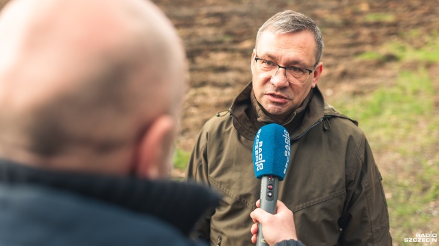 Fot. Jakub Niwa Dzieci zasadziły tysiące sosen. Ten las będzie rósł 100 lat [ZDJĘCIA, WIDEO]