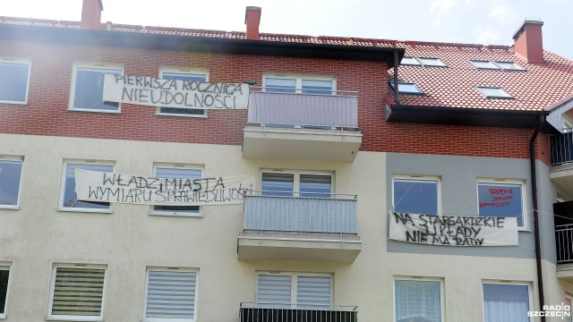 Fot. Marcin Kokolus [Radio Szczecin] Ściana pękła roku temu, ale mieszkańcy wciąż nie mogą wrócić do domu [ZDJĘCIA]